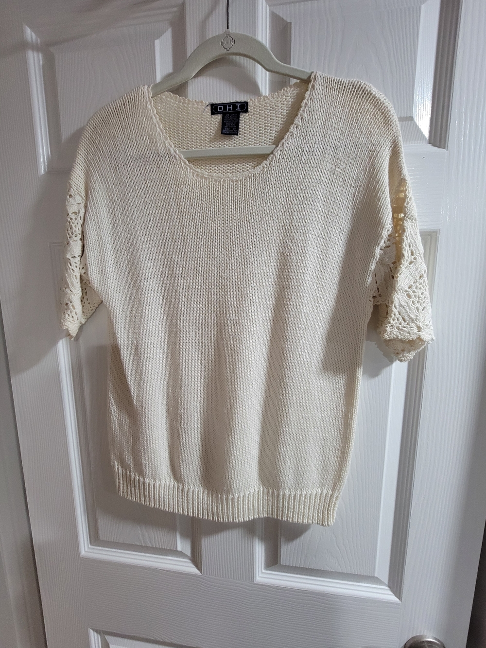 Comfy OHI knit top. Has short sleeves with a pretty crochet design. Size M-Cream